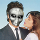 Catherine Fulop en una foto promocional de la telenovela Abigail (en la original, el actor Fernando Carrillo no es un alien)